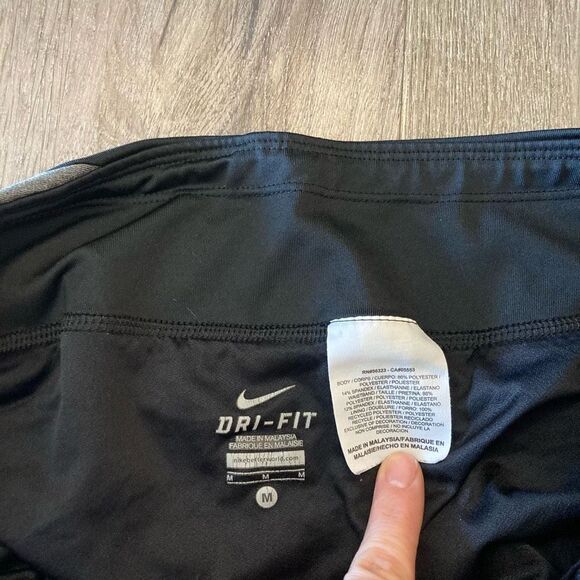 Nike Dri-Fit Black and Gray Short M EUC - Picture 2 of 8